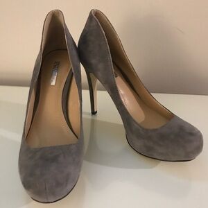 New Bcbg suede grey pumps , 8,5